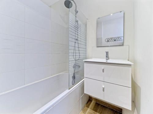 CENTRE VILLE-GRAND APPARTEMENT DE 50 M2 - COSY AVEC TERRASSE -Wifi
