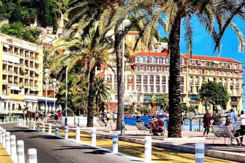 CENTRE VILLE-GRAND APPARTEMENT DE 50 M2 - COSY AVEC TERRASSE -Wifi