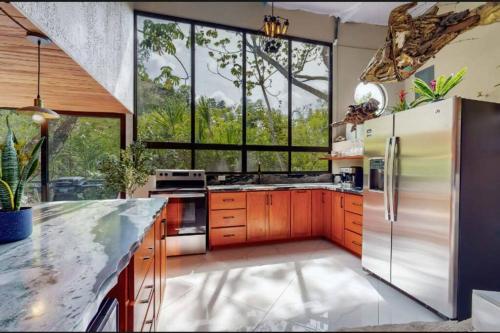 Una cocina o zona de cocina en Rocka Verde Retreat 8th Wonder of the World