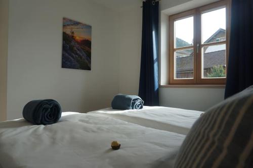 a bedroom with two beds and a window at Neubau2024 - Ferienwohnung Ott in Halblech