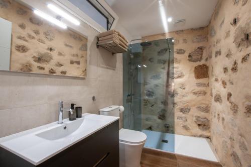 a bathroom with a sink and a shower and a toilet at La Casa de San Juan - BENTEJUI in Telde