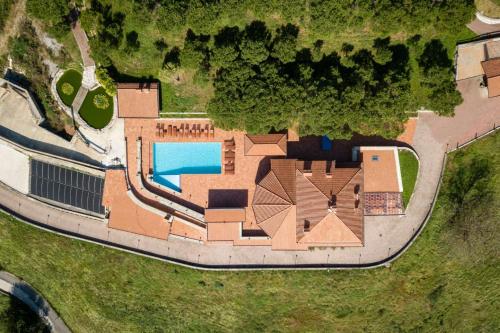 Bazén v ubytování Resort Ninfea San Pellegrino Terme nebo v jeho okolí