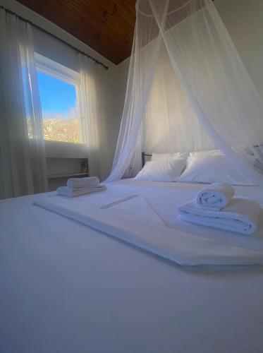 Ένα ή περισσότερα κρεβάτια σε δωμάτιο στο Camarina Sea View
