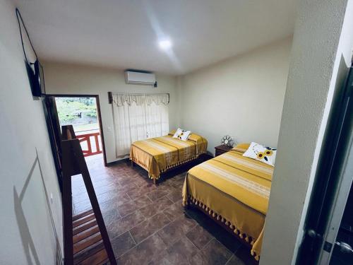 Postel nebo postele na pokoji v ubytování Hotel Hacienda Huasteca