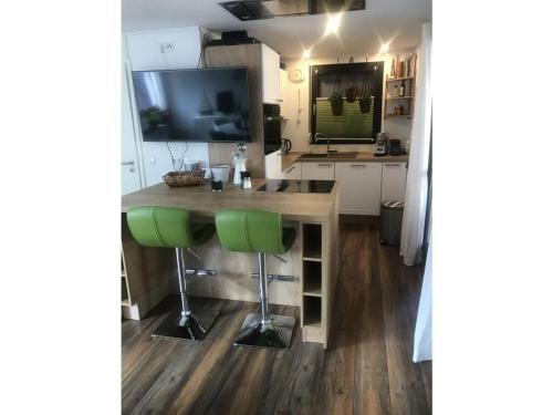 Charming apartment in Husumにあるキッチンまたは簡易キッチン