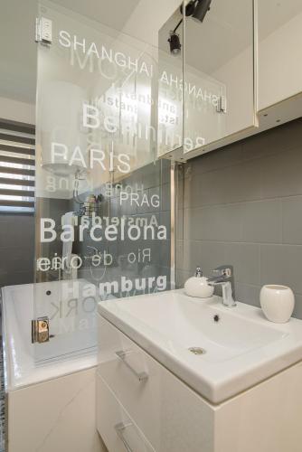 Apartments with parking space Trogir - 22655