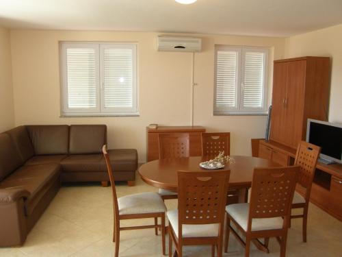 Apartments with parking space Baska, Krk - 22713