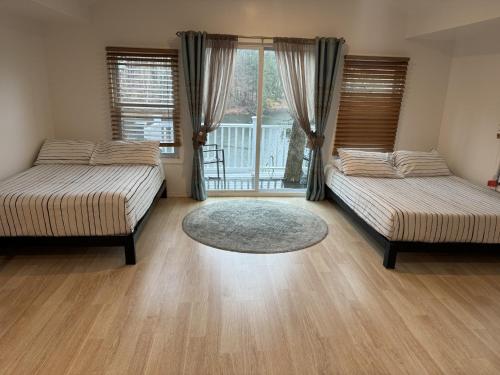 Postel nebo postele na pokoji v ubytování Rainbow Mountain Resort - LGBTQ Friendly