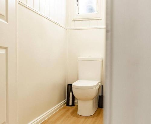 a bathroom with a white toilet in a room at Bay Breeze - Boat - Bike - Hike in St Helens