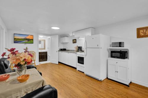 Küche/Küchenzeile in der Unterkunft Cozy Lower Level 2BR Apartment