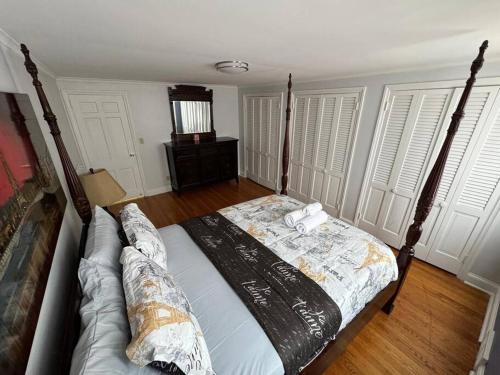 a bedroom with a bed in a room at Serene Stay - Stylish House Close to NYC in Paterson