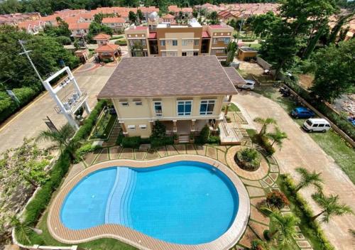 an overhead view of a house with a swimming pool at Palawan Luxury Stay with Balcony, Free Gym & Pool - B1 5Topaz in Puerto Princesa City