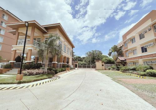 an empty driveway in front of a building at Palawan Luxury Stay with Balcony, Free Gym & Pool - B1 5Topaz in Puerto Princesa City