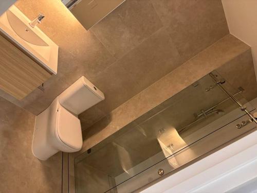 a bathroom with a toilet and a sink at Looking for 3-6 month lease via gtree! in St Marys