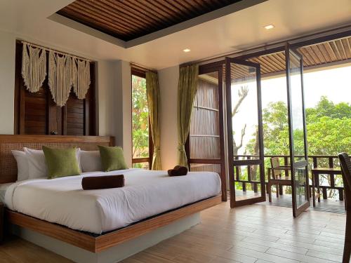 Postel nebo postele na pokoji v ubytování Kohtao Heritage Hideaway