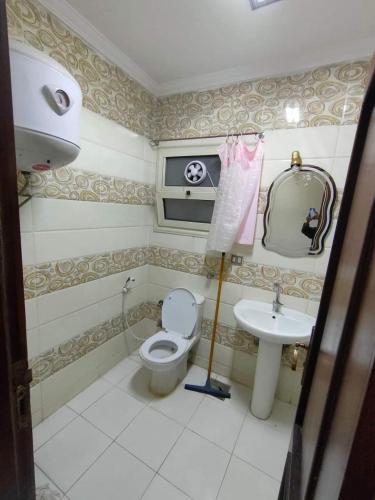a bathroom with a toilet and a sink at شقه فندقيه بالإسكندرية in Alexandria