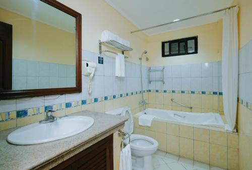 Bilik mandi di The Suites At Mount Malarayat