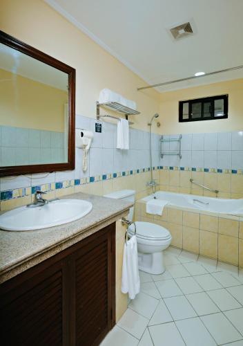 Bilik mandi di The Suites At Mount Malarayat