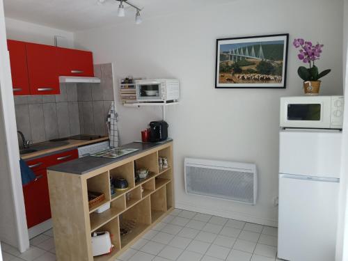 Virtuvė arba virtuvėlė apgyvendinimo įstaigoje "LE MILODOINE" Repos Visites Balades et Baignades