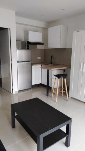 Studio meublé proche Métro JO24