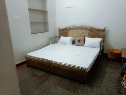 Postel nebo postele na pokoji v ubytování BHANWAR VILLA HOME STAY