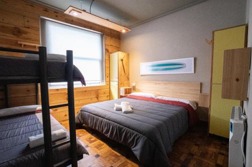 a bedroom with two bunk beds and a window at Carving Surf Hostel in San Esteban de Pravia