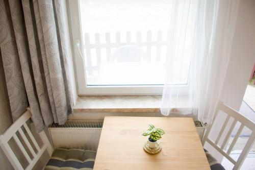 Foto dalla galleria di schöner Gartenbungalow (Nr. 2) mit Terrasse - Strandvogtei Sellin a Ostseebad Sellin