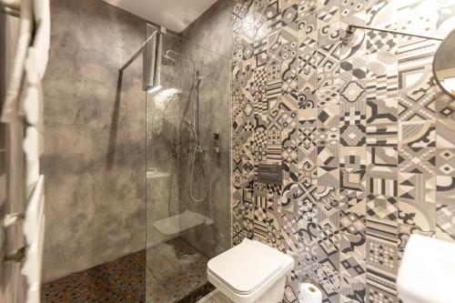 a bathroom with a shower and a toilet at Apartmány Holiday in Ostrava