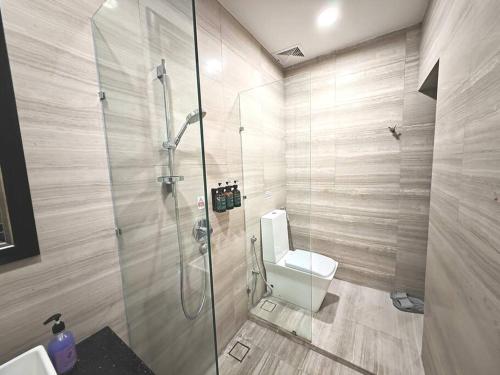 Ванна кімната в Cozy Home 8pax The Prive Malacca Jonker Street