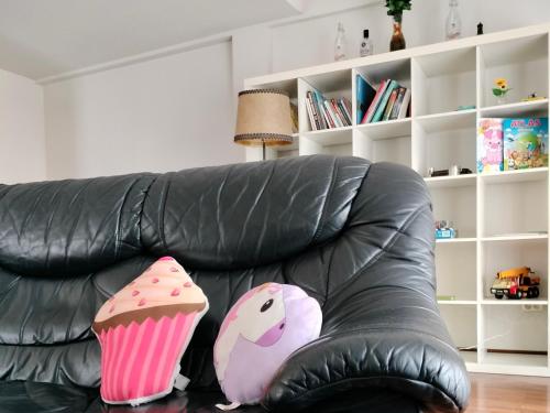 a black leather couch with a cupcake on it at Villa Manolo in Guadarrama