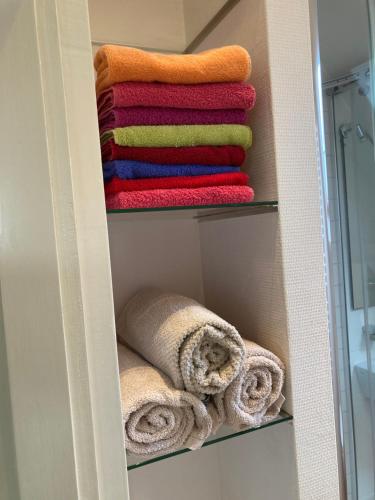 a bunch of towels are arranged in a closet at Terrassenwohnung in Neustadt an der Weinstraße