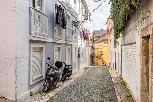 Avenida da Liberdade Area, Bright and Newly Renovated 2 Bedroom Apartment, Lisbon Historical Center