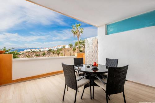 Ocean View Apartment with large terrace and Netflix smart TV Costa Adeje