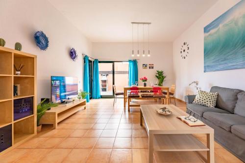 Posezení v ubytování Sunrise Surf House, Big Garden, Hot Tub, Parking, super-fast free Wi-Fi