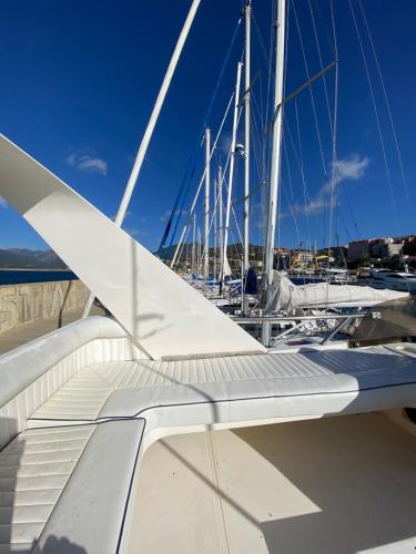 a view of the bow of a sail boat in a marina at Stonda In Mare une parenthèse en mer in Propriano