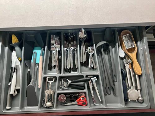 a tool drawer filled with lots ofrenches and spatulas at Remote Work Friendly Zahradní apartmán u jezera in Staré Splavy