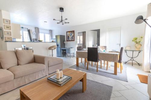 Villa climatisée, jardin, proche du Lac de St Cassien, Grasse, Fréjus, Cannes