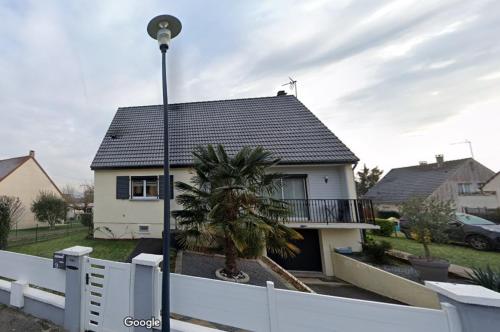 a white house with a fence in front of it at Chambre chez l'habitant à Vauxbuin in Vauxbuin