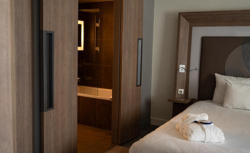 Katil atau katil-katil dalam bilik di Novotel Fontainebleau Ury