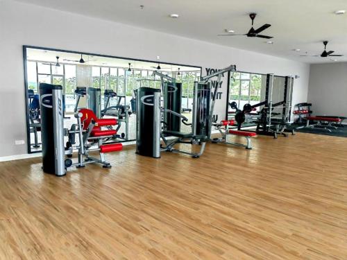 Centrul de fitness și/sau facilități de fitness de la Adelya Suite KLIA