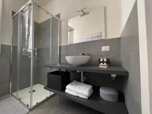a bathroom with a sink and a glass shower at Polinesia 6 in Lido delle Nazioni
