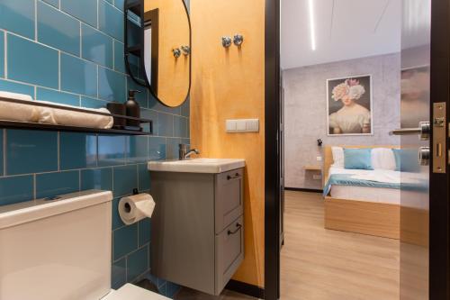 a bathroom with a toilet and a sink and a bed at Social Lodge - Hollywood in Funchal
