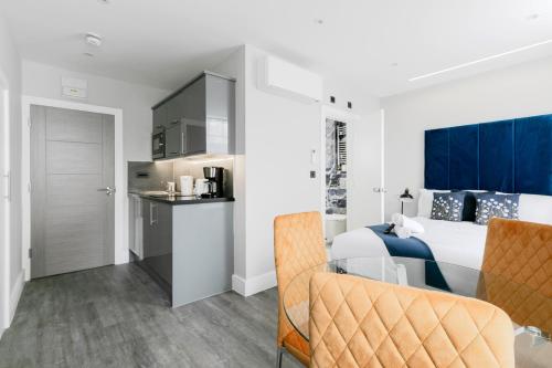a hotel room with a bed and a kitchen at London Central Studios in London