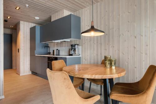 Cuisine ou kitchenette dans l'établissement Wangen Apartments by Fjord Resort