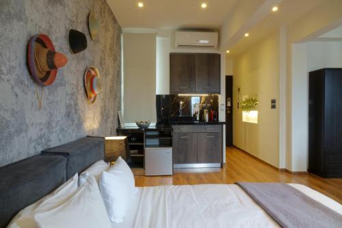 Kuchyň nebo kuchyňský kout v ubytování The Athens Version Luxury Suites