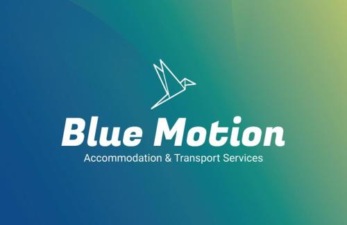 ein Logo für blaue Bewegung auf blauem Hintergrund in der Unterkunft BlueMotion - TwinBedroomPortApartment N1 in Piräus
