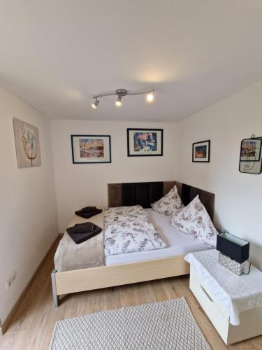 Ένα ή περισσότερα κρεβάτια σε δωμάτιο στο Privatwohnung Rybczynski