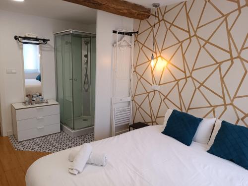 Postel nebo postele na pokoji v ubytování Rin Rooms