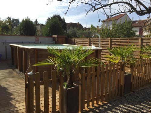 ESCALE AU FOND DU JARDIN