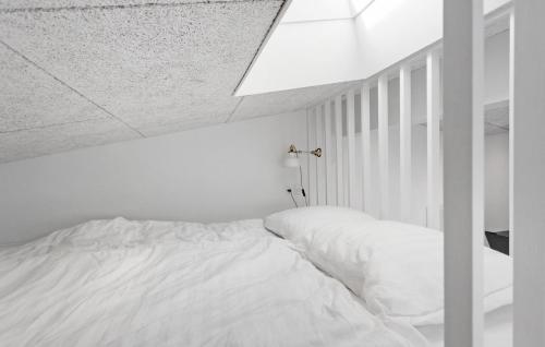 Gulta vai gultas numurā naktsmītnē 1 Bedroom Amazing Home In Munkebo